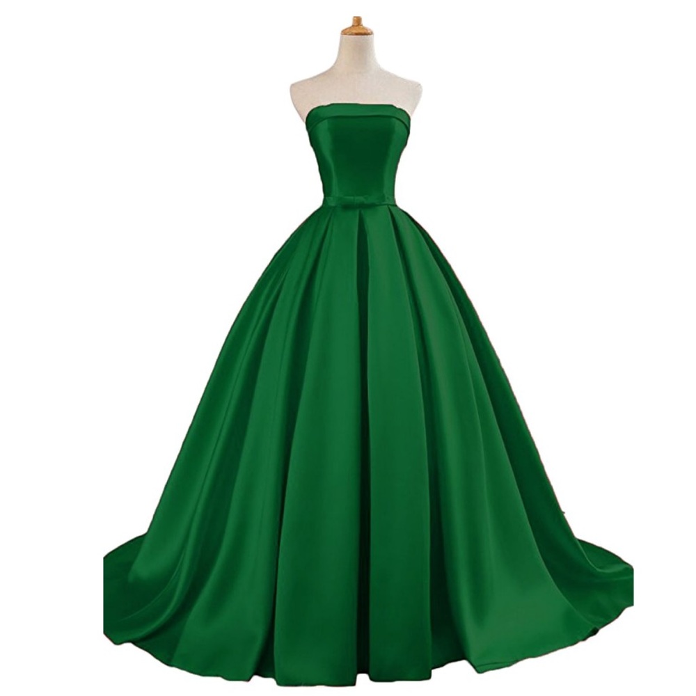 Beautiful green formal gown! Fits like a 6/8